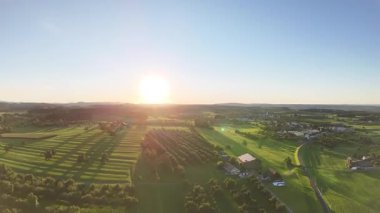 Akşamları golf sahası.