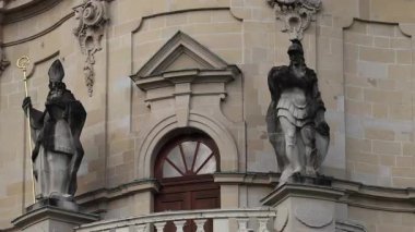 Prag, Czech Cumhuriyeti - Aralık 0 7, 2016: Eski binanın dış cephesinin ayrıntıları. bir binanın ön cephesi