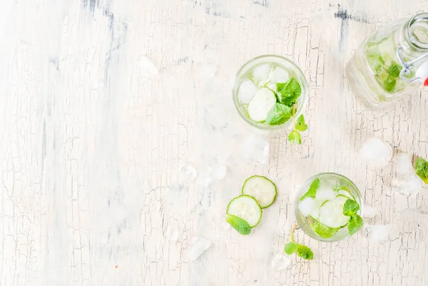 Boisson Glacée Fraîche Été Eau Infusée Menthe Concombre Cocktail Mojito — Photo