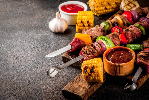 Fresco Caseiro Grelha Fogo Carne Carne Shish Kebab Com Legumes — Fotografia de Stock