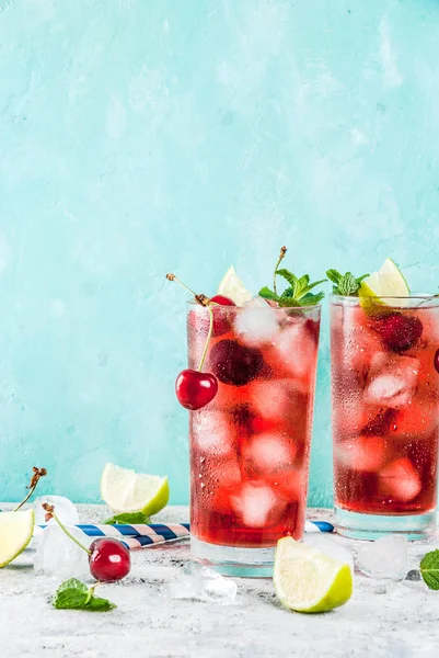 Bevanda Rinfrescante Estiva Ghiacciata Limonata Alla Ciliegia Cocktail Mojito Vetro — Foto Stock