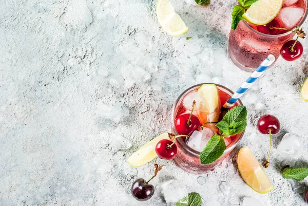 Sommer Erfrischungsgetränk Kirsch Cola Limonade Oder Mojito Cocktail Hohen Glas — Stockfoto