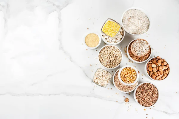 Selección Varios Tipos Granos Cereales Grañones Diferentes Cuenco Sobre Fondo — Foto de Stock