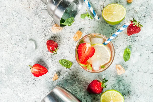 Summer Refreshment Drink Strawberry Mojito Cocktail Light Concrete Background Copy — Stock Photo, Image