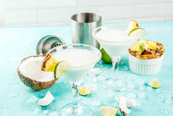 Boisson Tropicale Margaritas Ananas Noix Coco Congelées Avec Pina Colada — Photo