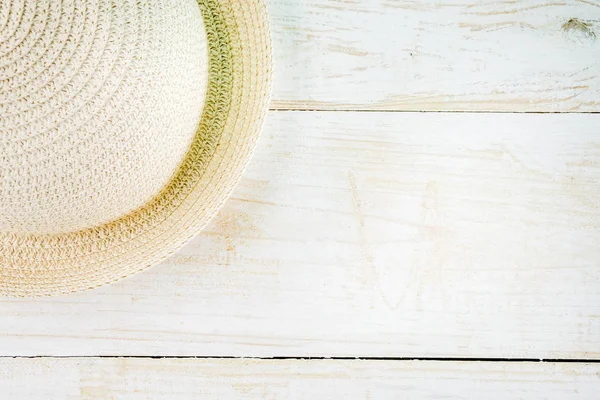 Yaz tatil tatil kavramı arka plan, şapkası, Beyaz ahşap arka plan kopya alanı 