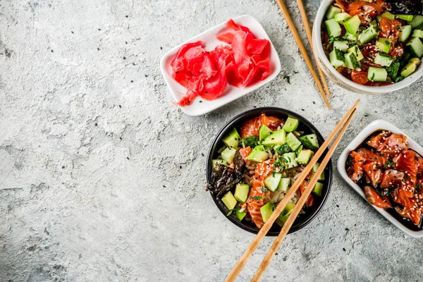 Aziatisch Trendy Eten Sushi Poke Kom Met Zalm Komkommer Avocado — Stockfoto