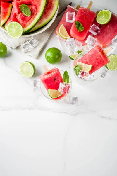 Söt Sommar Vattenmelon Och Lime Isglass Med Skivad Vattenmelon Och — Stockfoto