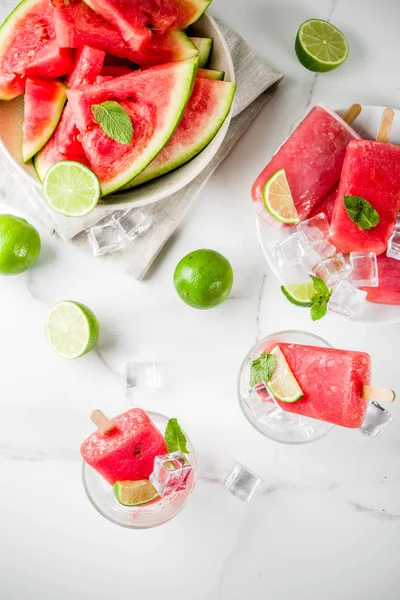 Zwoele Zomer Watermeloen Kalk Ijslollys Met Gesneden Watermeloen Mint Witte — Stockfoto