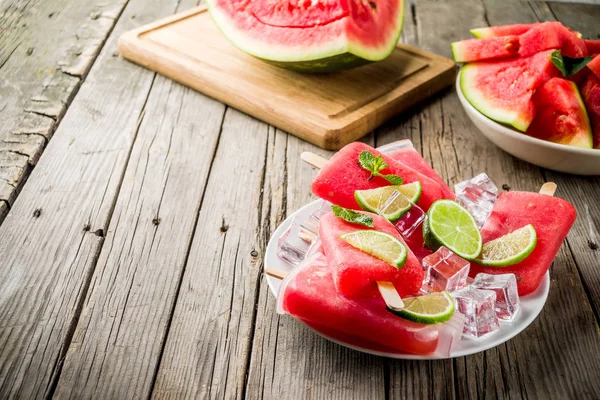 Sandía Dulce Verano Paletas Lima Con Sandía Rodajas Menta Sobre —  Fotos de Stock