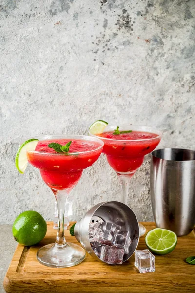 Wassermelone Margarita Cocktail Mit Limette Und Scheiben Geschnittener Wassermelone Leichter — Stockfoto