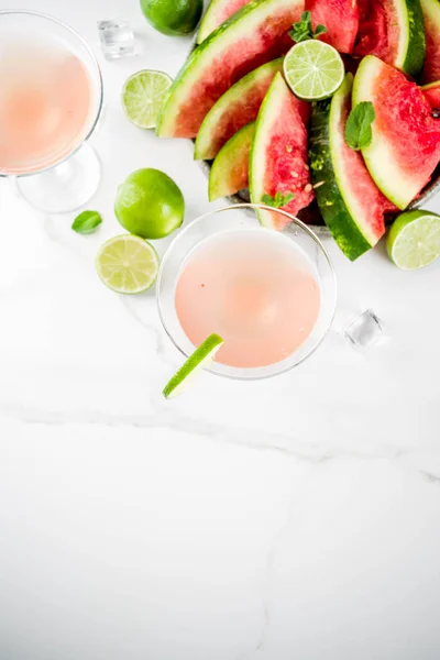 Zomer Van Alcoholische Drank Watermeloen Martini Cocktail Met Verse Kalk — Stockfoto
