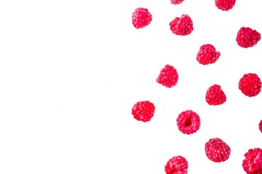 Basit desen yaratıcı düzen yukarıda beyaz izole ham taze ahududu