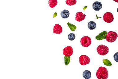 Ahududu ve Böğürtlenli gözleme dondurma koniler ile kopya alanı yukarıda basit desen ile yaratıcı düzeni