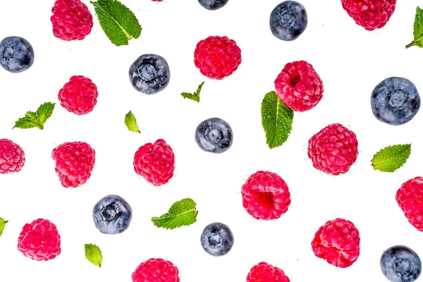 딸기와 블루베리 아이스크림 간단한 크리에이 레이아웃 — 스톡 사진