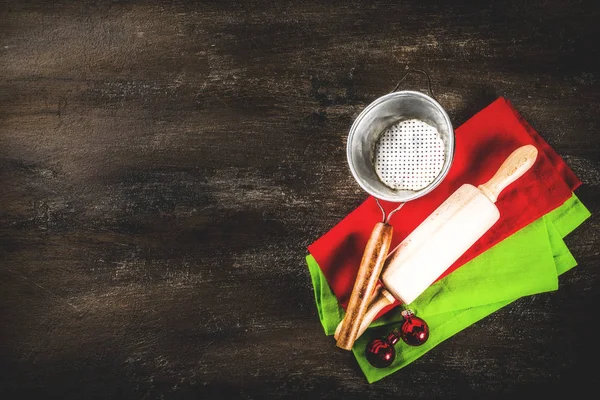 Kerst Bakken Concept Met Kerstdecoratie Rode Groene Servetten Deegroller Voor — Stockfoto