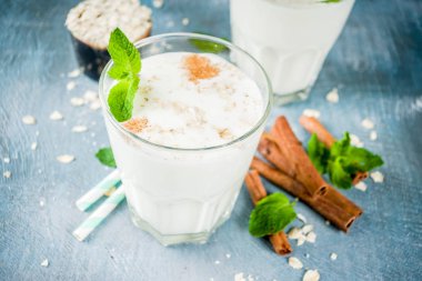Avena Colombiana, Kolombiyalı yulaf ezmesi iç tarçın ve nane ile 