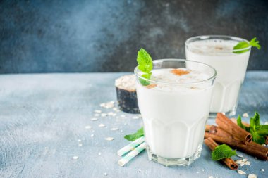 Avena Colombiana, Kolombiyalı yulaf ezmesi iç tarçın ve nane ile 