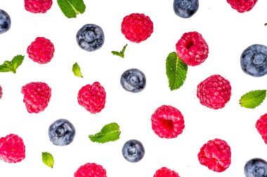 Çilek ile yaratıcı düzeni