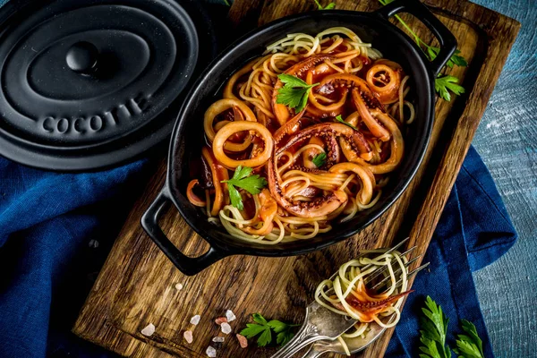 Cozinha Italiana Calamari Fra Diavolo Macarrão Espaguete Marinara Com Frutos — Fotografia de Stock