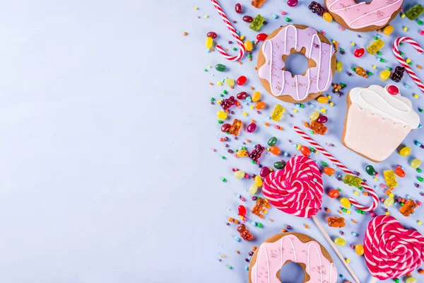 Dulces Diseño Creativo Concepto Postre Con Piruletas Gelatinas Dulces Galletas — Foto de Stock