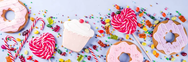 Süßigkeiten Kreatives Layout Dessert Konzept Mit Lutschern Gelees Süßigkeiten Keksen — Stockfoto