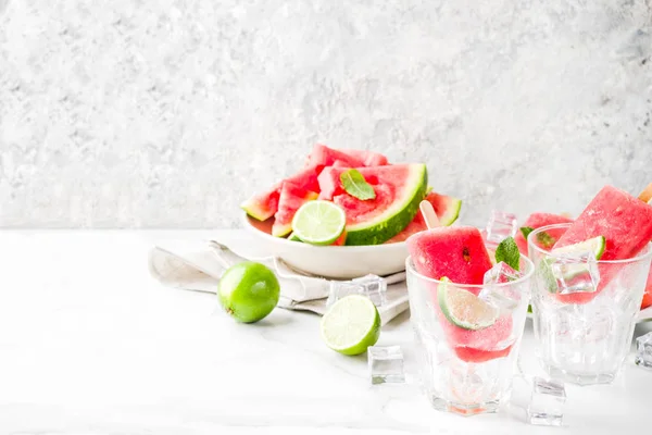 Zwoele Zomer Watermeloen Kalk Ijslollys Met Gesneden Watermeloen Mint Witte — Stockfoto