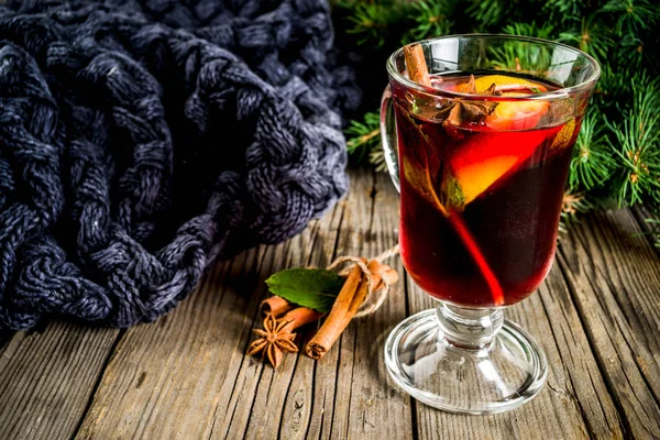 Classic Winter Autumn Hot Drink Mulled Wine Cocktail Spices Plaid — Stock Photo, Image