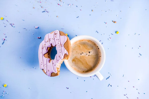 Concepto Descanso Relajación Taza Café Galletas Rosquilla Con Recubrimiento Azúcar — Foto de Stock