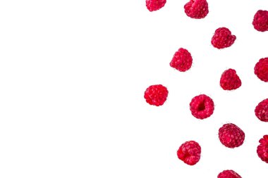 Basit desen yaratıcı düzen yukarıda beyaz izole ham taze ahududu