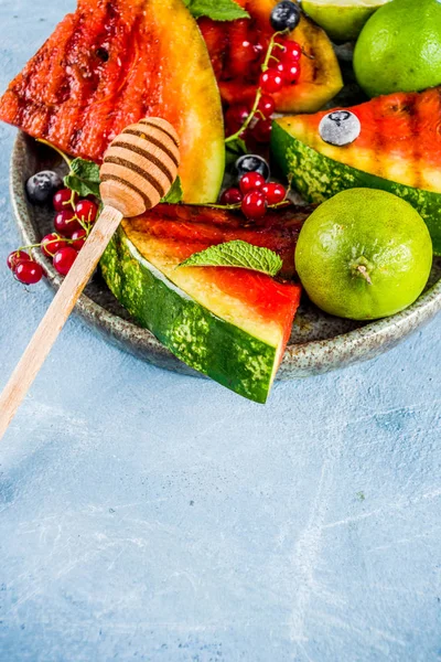 Summer Bbq Concept Grilled Armelon Berries Mint Lime Honey Light — стоковое фото