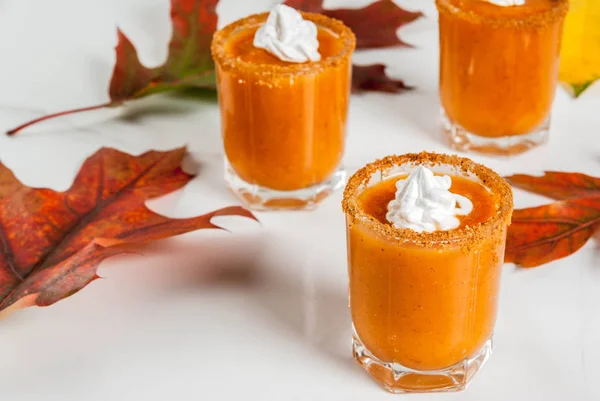 Autumn Drink Ideas Recipes Thanksgivings Halloween Alcohol Cocktail Pumpkin Pie — Stock Photo, Image