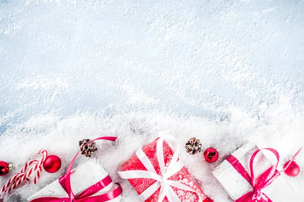 Weihnachtlicher Hintergrund Für Grußkarte Mit Tannenzweigen Dekoration Und Geschenkschachteln Mit — Stockfoto