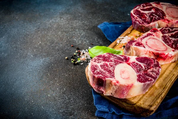 Carne Fresca Res Cruda Con Especias Para Cocinar Espacio Copia —  Fotos de Stock
