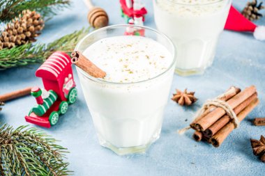 Noel yumurta likörü kokteyl