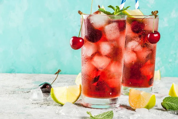 Zomer Iced Verfrissing Drankje Cherry Cola Limonade Mojito Cocktail Hoog — Stockfoto