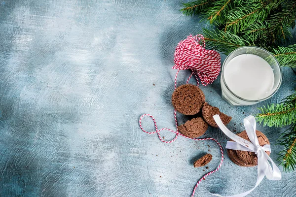 Slavnostní Vánoční Blahopřání Pozadí Přírodní Větve Jedle Smrk Čokoládové Sušenky — Stock fotografie