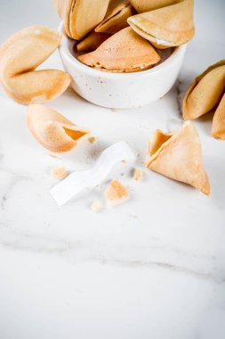 Çin kurabiyesinden tahmin beyaz mermer zemin kopya alanı ile