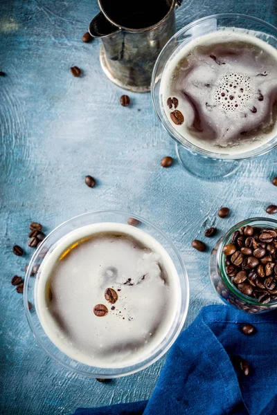 Kopi Minum Ide Ide Espresso Martini Koktail Dua Gelas Latar — Stok Foto