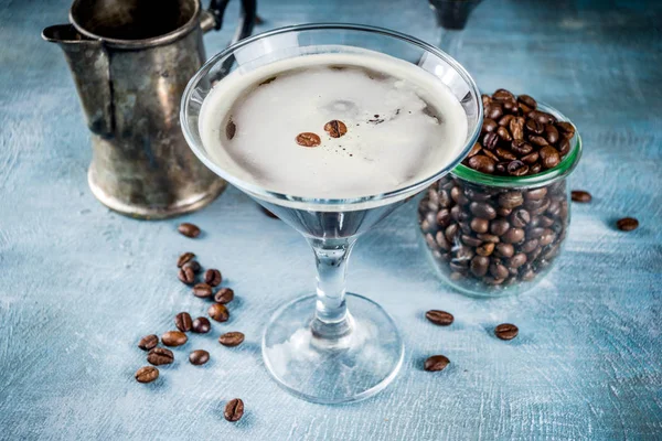 Kopi Minum Ide Ide Espresso Martini Koktail Dua Gelas Latar — Stok Foto