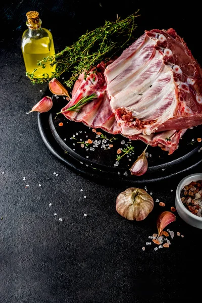 Carne Cruda Costillas Cerdo Con Hierbas Especias Espacio Copia Fondo — Foto de Stock