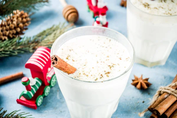 Bebida Festiva Tradicional Invierno Cóctel Ponche Huevo Navidad Dulce Picante —  Fotos de Stock