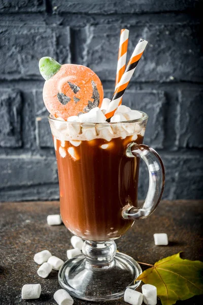 Vtipný Nápad Pro Halloween Párty Horkou Čokoládu Dekorativní Marshmallows Tvaru — Stock fotografie