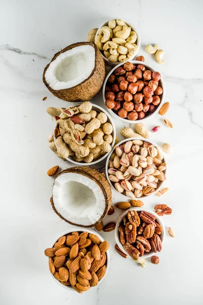 Verschillende Soorten Noten Walnoten Pecannoten Pinda Hazelnoten Kokosnoot Amandelen Cashewnoten — Stockfoto