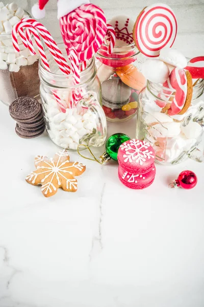 Conjunto Vários Doces Natal Pão Gengibre Biscoitos Macarons Marshmallow Com — Fotografia de Stock