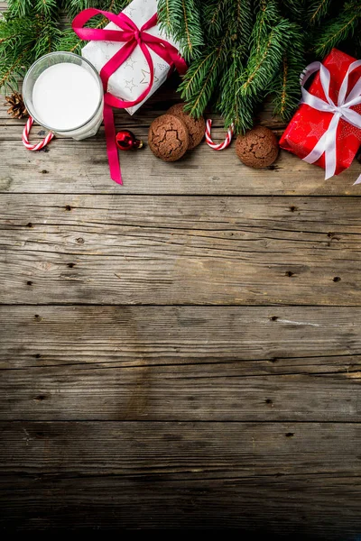 Sfondo Natale Con Decorazioni Biscotti Cioccolato Scatole Regalo Sfondo Legno — Foto Stock