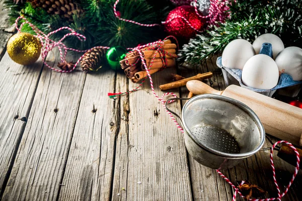 Fondo Hornada Navidad Con Colador Rodillo Especias Ramas Del Árbol — Foto de Stock