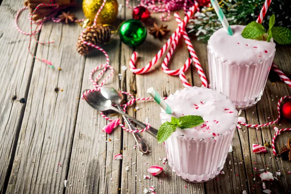 크리스마스 Homemade Peppermint Cane Milkshake Two Glass Old Wood Background — 스톡 사진