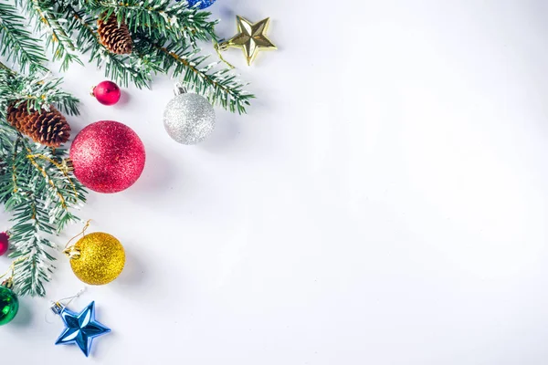 Kerst Decoratie Lay Out Witte Achtergrond Kopie Ruimte Bovenaanzicht — Stockfoto