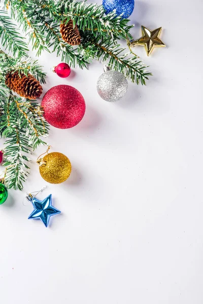 Kerst Decoratie Lay Out Witte Achtergrond Kopie Ruimte Bovenaanzicht — Stockfoto